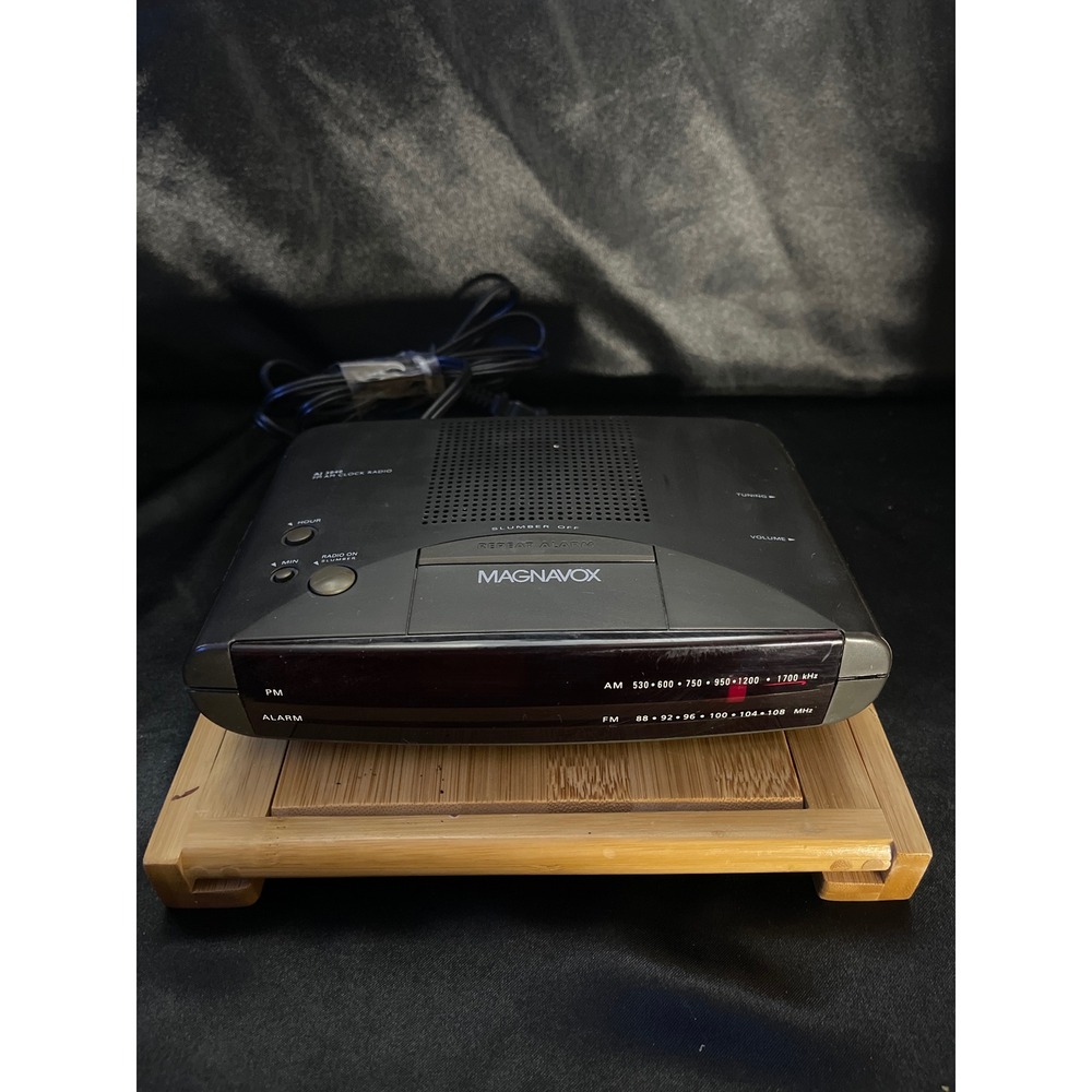 Magnavox AJ3040/17 AM FM Digital Clock Radio Vintage Black Bedside Alarm Clock‎